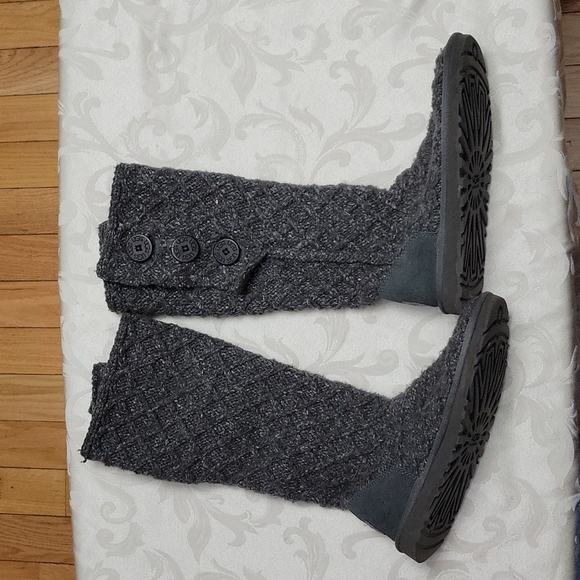 UGG Shoes - UGG Australia Ladies "Lattice Cardy" Grey Knit Boot, Pull On, sheepskin Insole